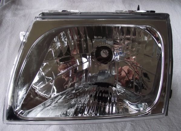 Hilux 02-05 LN Headlight